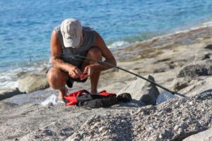pescador atrapa casi tiburón