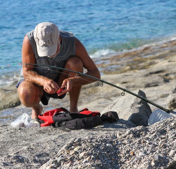 pescador atrapa casi tiburón